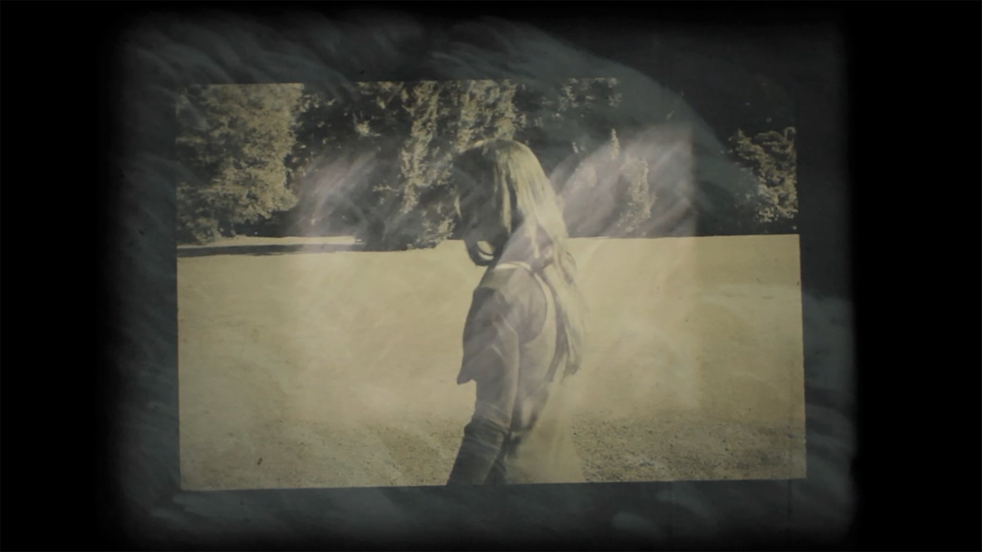 Load video: Julia Holter - Marienbad